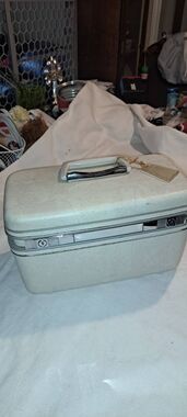 Vintage Samsonite Silhouette Beige Train Case Hard Shell Cosmetic Vanity 14"